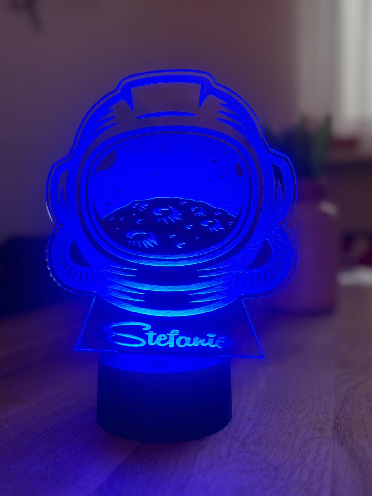 Astronautenhelm und Mondreflexion - Kinderzimmerlampe LED